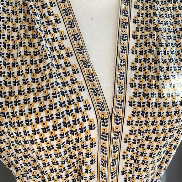 Max Studio blouse, size small - Picture 2 of 4